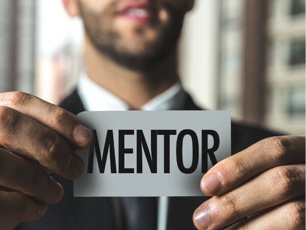 Mentoring w biznesie - jak ta metoda może pomóc w rozwoju małych i średnich firm?